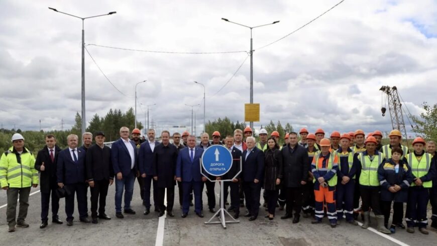 Подарок ко Дню строителя: в Нижневартовске запущено движение по обновленному путепроводу